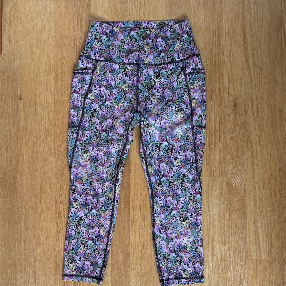 Cute Floral Capri Leggings with Side Pockets Med